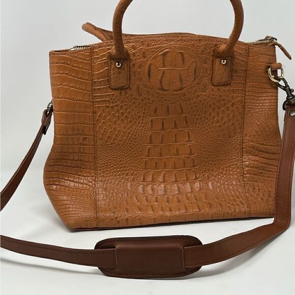 Gun Tote’n Mamamas, Tan color purse.  Crocodile pattern, cowhide. - Picture 1 of 15